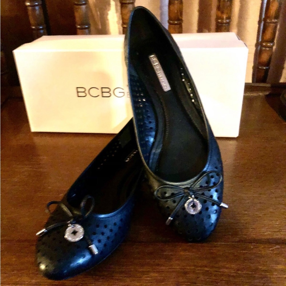 New BCBG black genuine leather ballerina flats size 6.5